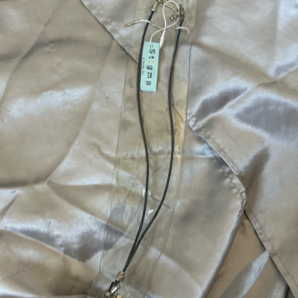 Sigma Beauty Blue and White Necklace